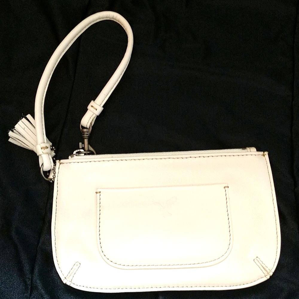 AEO off white wristlet nwot